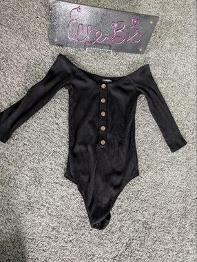 EUC Express Black Off-Shoulder Ribbed Button-Front Bodysuit S
